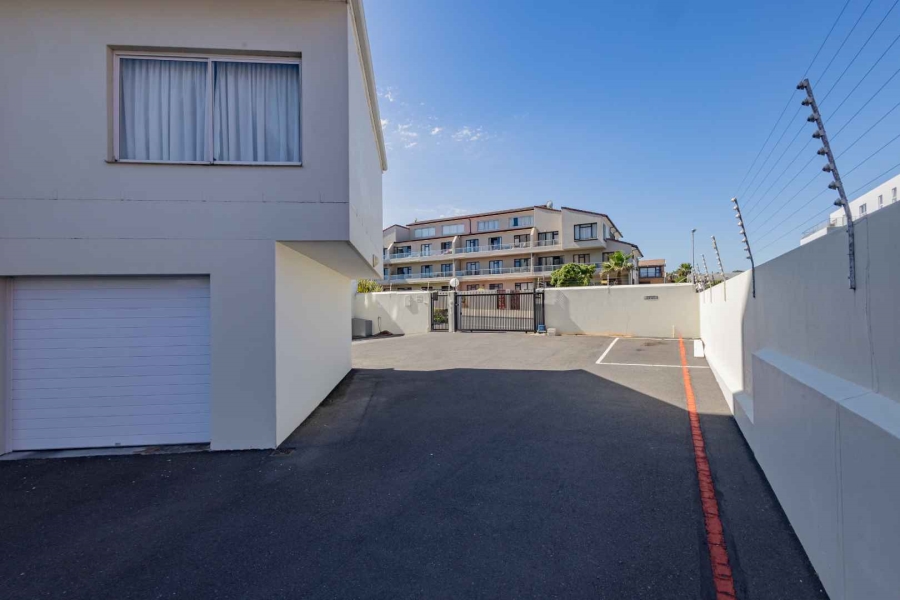 To Let 2 Bedroom Property for Rent in Bloubergrant Western Cape
